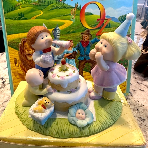 VINTAGE Cabbage Patch Kids Porcelain Figurine “The Birthday Party” - Picture 1 of 1